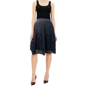 AnnTaylor Navy Pleated Midi Skirt in Size XS